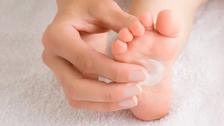 The ultimate guide to nourish your baby’s skin in their first-ever monsoon!